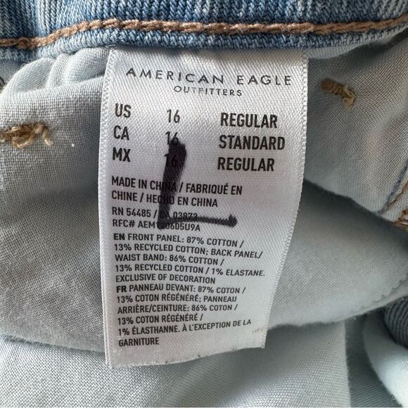 American Eagle AE Mom Jeans in Light Wash Size 16 - Picture 14 of 14